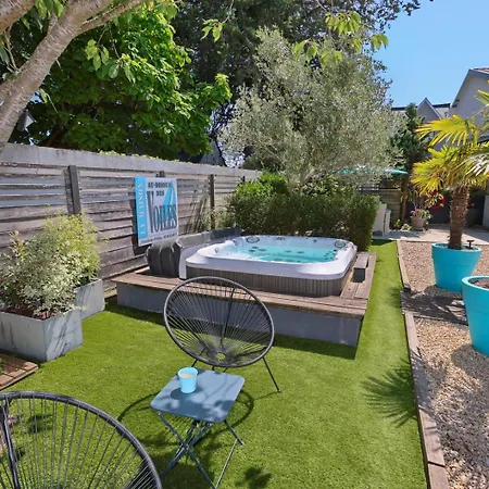 Guest house La Maison Au-dessus Des Voiles