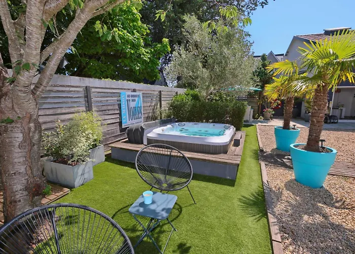 Guest house La Maison Au-dessus Des Voiles