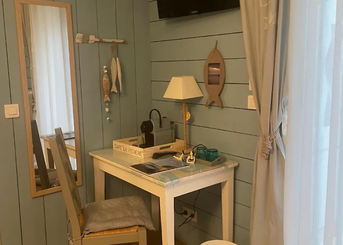 Guest house La Maison Au-dessus Des Voiles