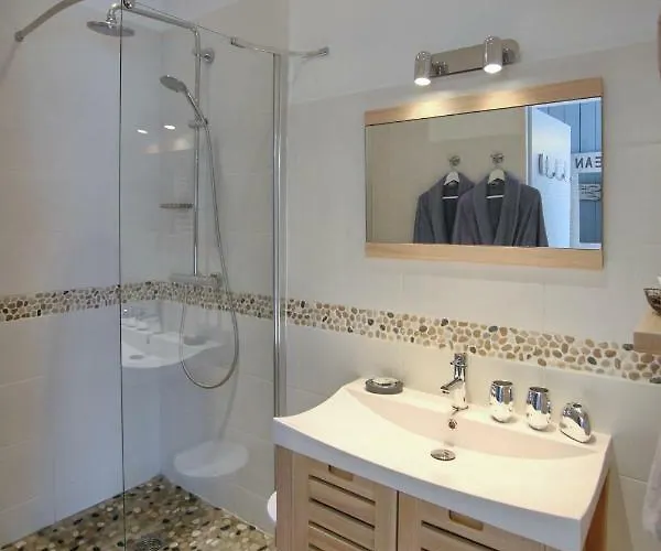 Guest house La Maison Au-dessus Des Voiles