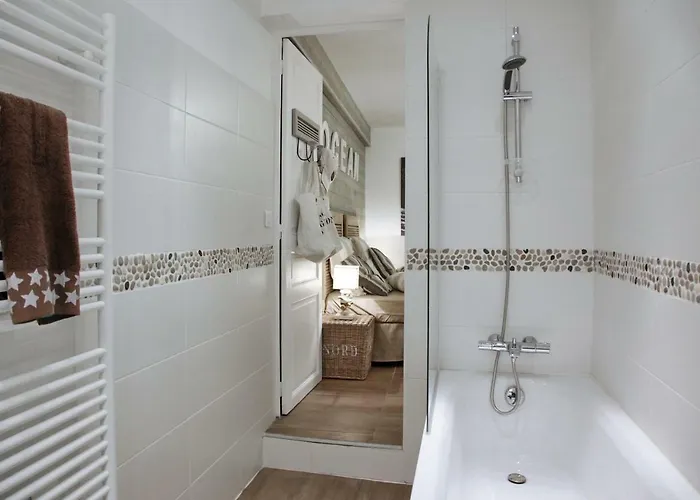 Guest house La Maison Au-dessus Des Voiles